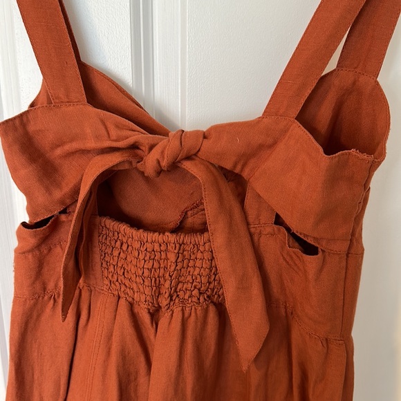 Linen dress with pockets & wood buttons - Maeve by Anthropology. Color rust. - Picture 3 of 4